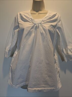 Simply Vera Wang White Pleated Front Blouse With Side Pockets Size 8